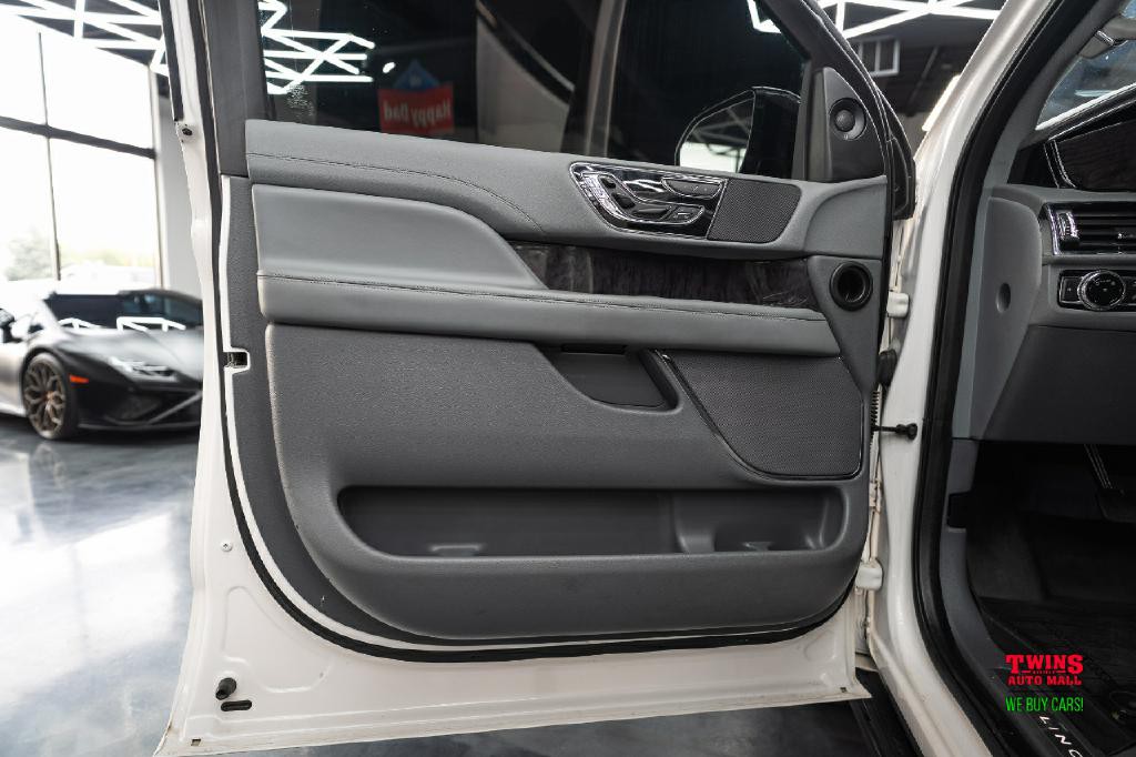 2019 Lincoln Navigator Image 11