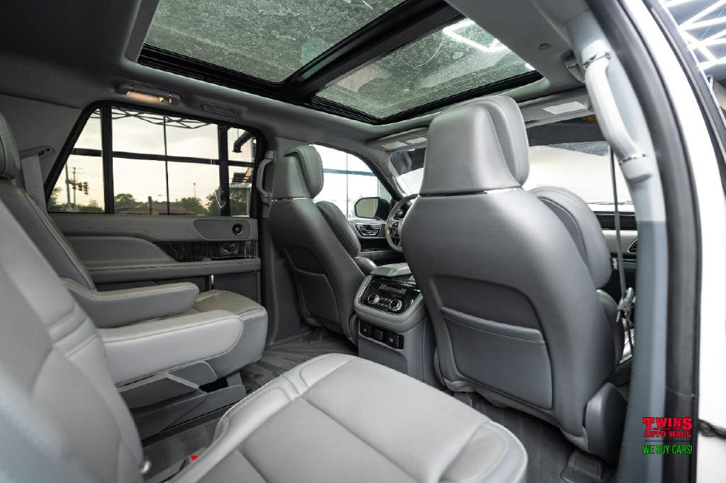 2019 Lincoln Navigator Image 18