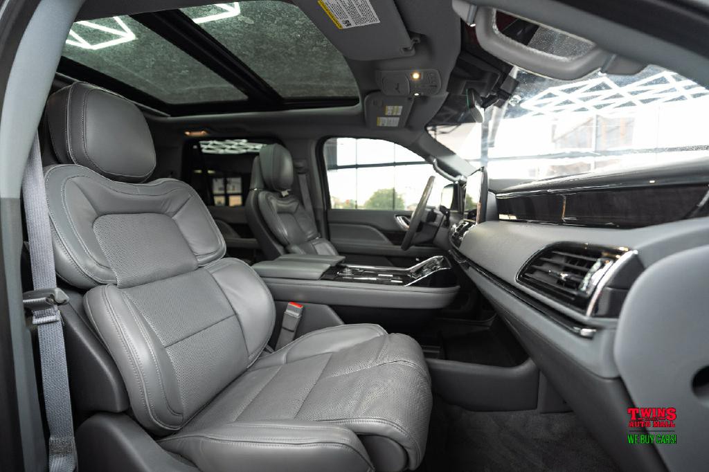 2019 Lincoln Navigator Image 19