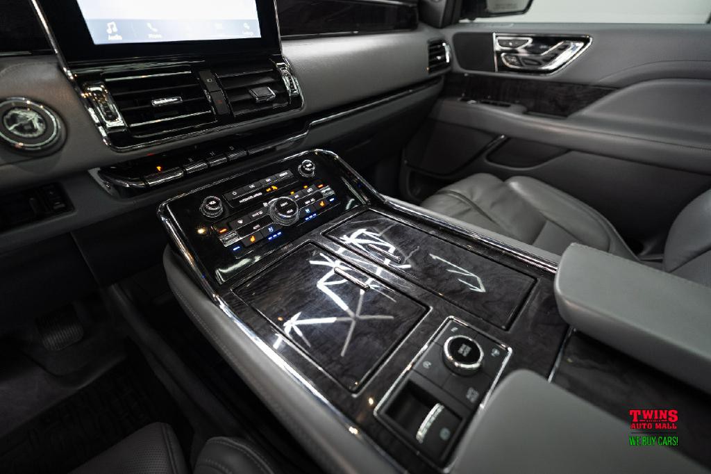 2019 Lincoln Navigator Image 24