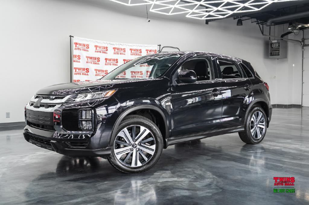 2024 Mitsubishi Outlander Image 2