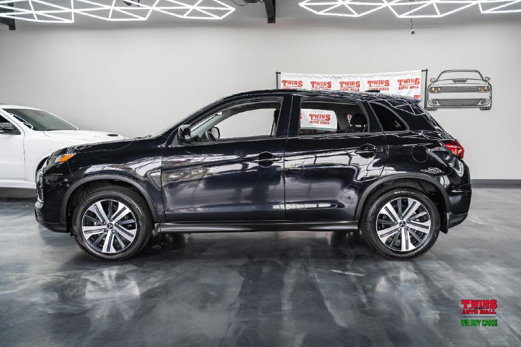 2024 Mitsubishi Outlander Image 3