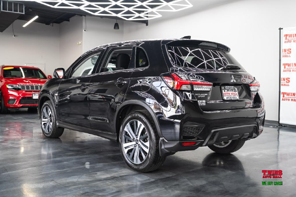 2024 Mitsubishi Outlander Image 4