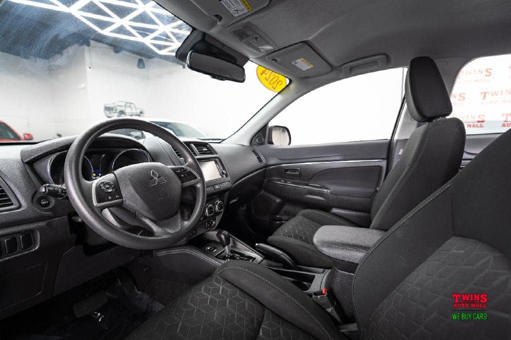 2024 Mitsubishi Outlander Image 11