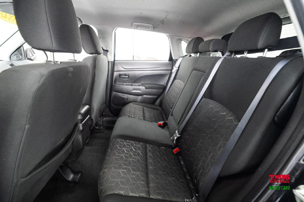 2024 Mitsubishi Outlander Image 13