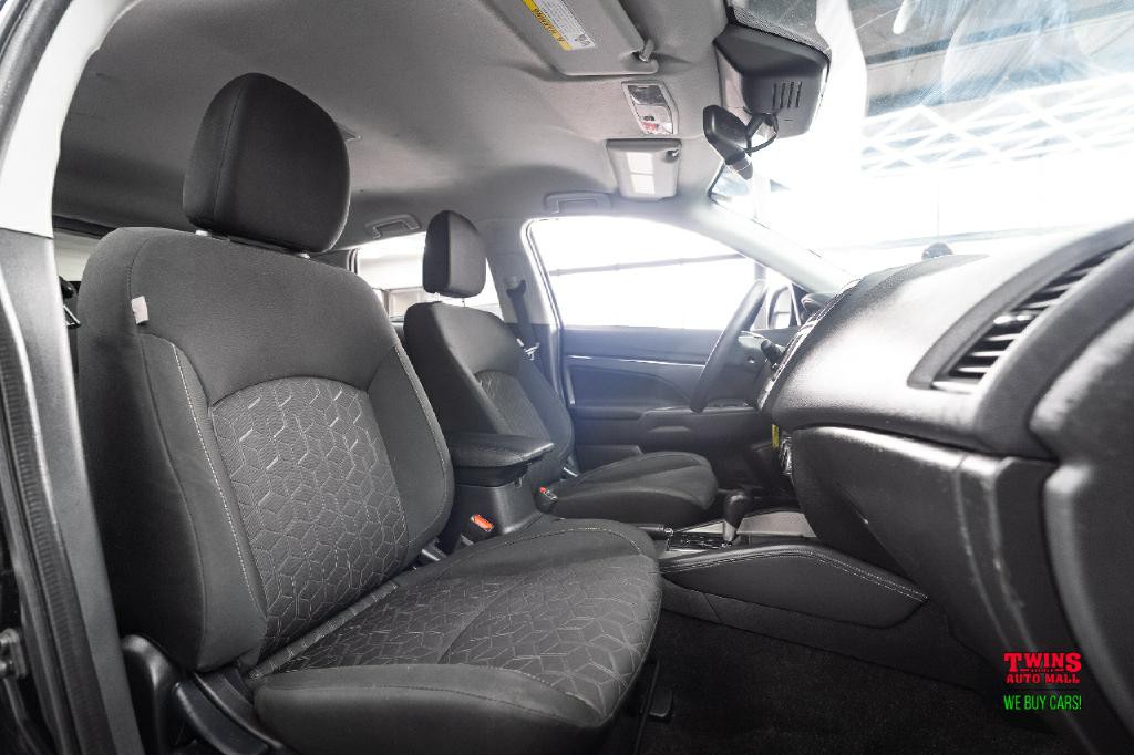 2024 Mitsubishi Outlander Image 16