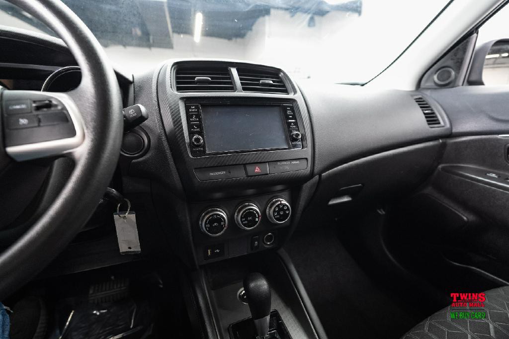 2024 Mitsubishi Outlander Image 21