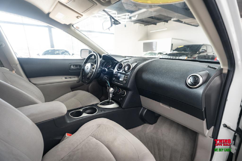 2015 Nissan Rogue Image 16