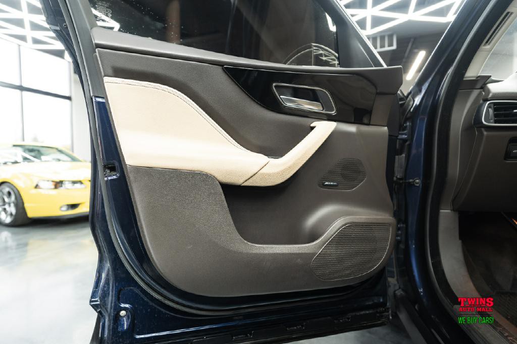 2018 Jaguar F-PACE Image 10