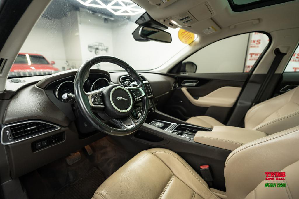 2018 Jaguar F-PACE Image 11