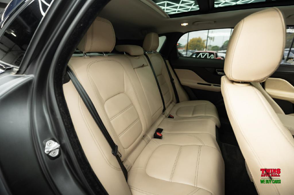 2018 Jaguar F-PACE Image 15