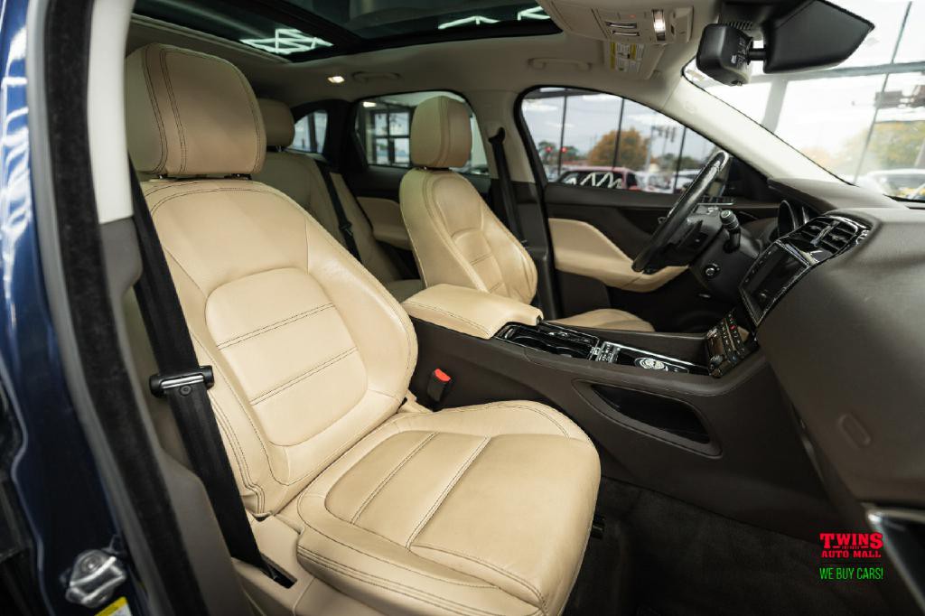 2018 Jaguar F-PACE Image 16