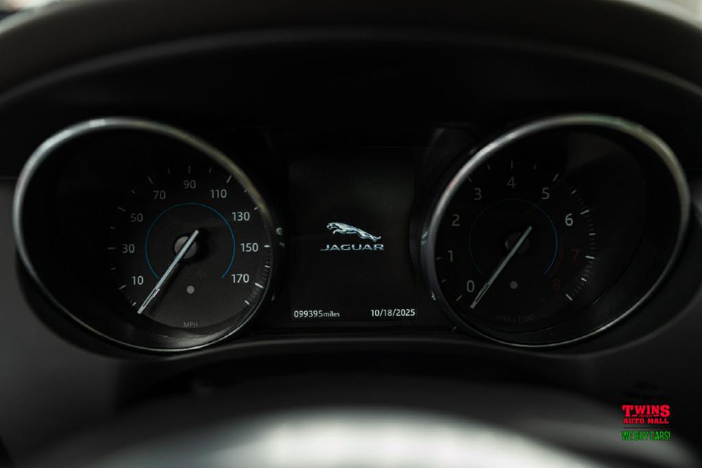 2018 Jaguar F-PACE Image 19