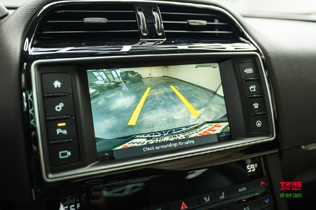 2018 Jaguar F-PACE Image 20