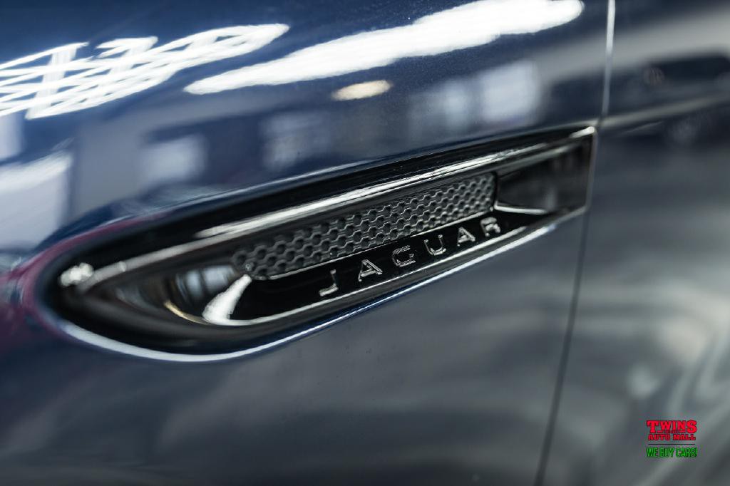 2018 Jaguar F-PACE Image 29