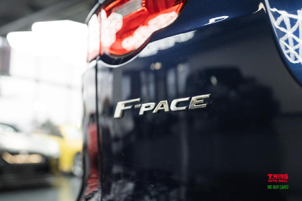 2018 Jaguar F-PACE Image 30