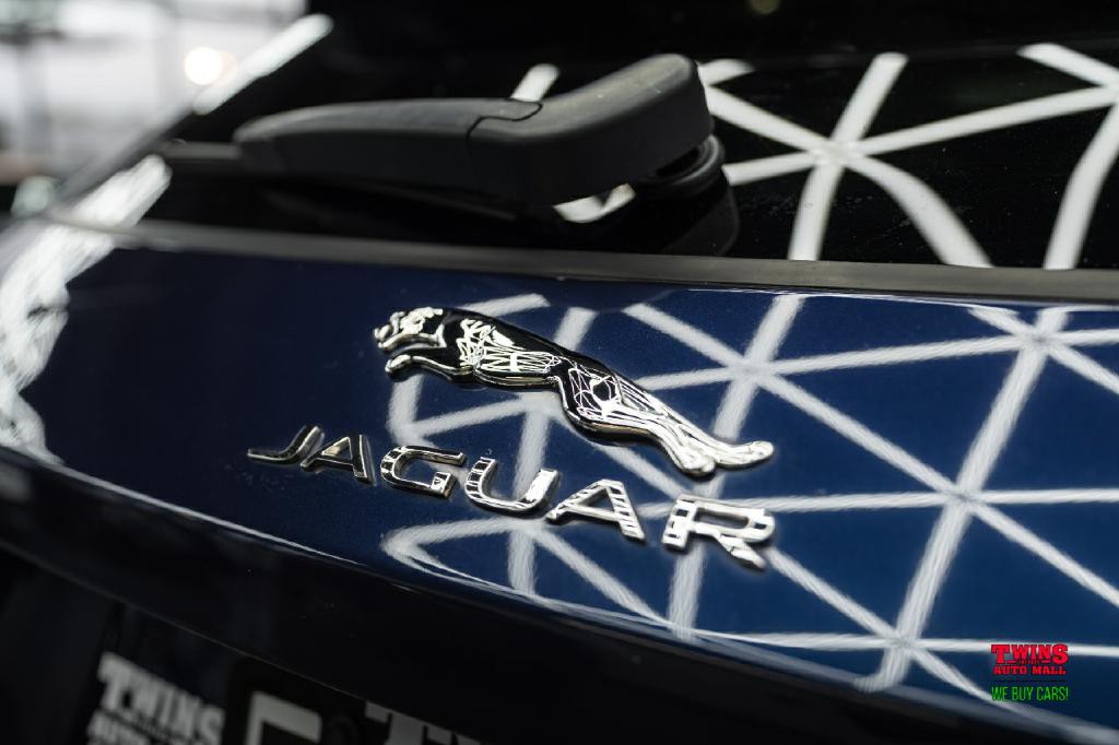 2018 Jaguar F-PACE Image 31