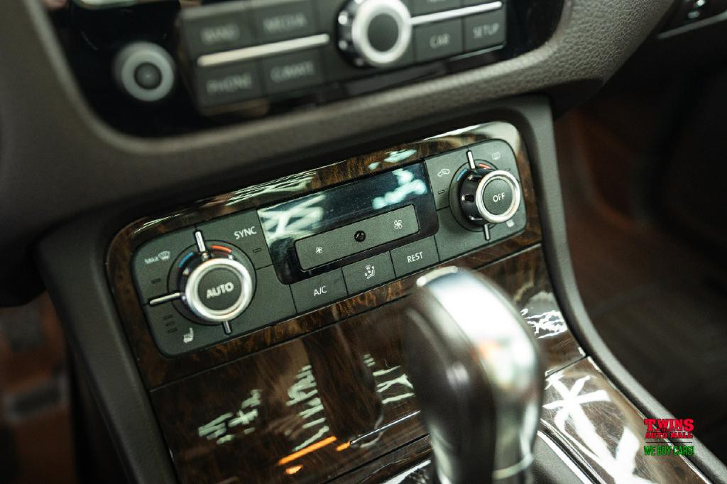 2014 Volkswagen Touareg Image 24