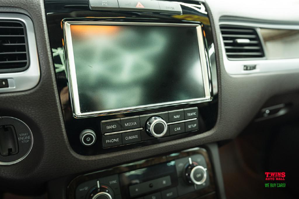 2014 Volkswagen Touareg Image 25