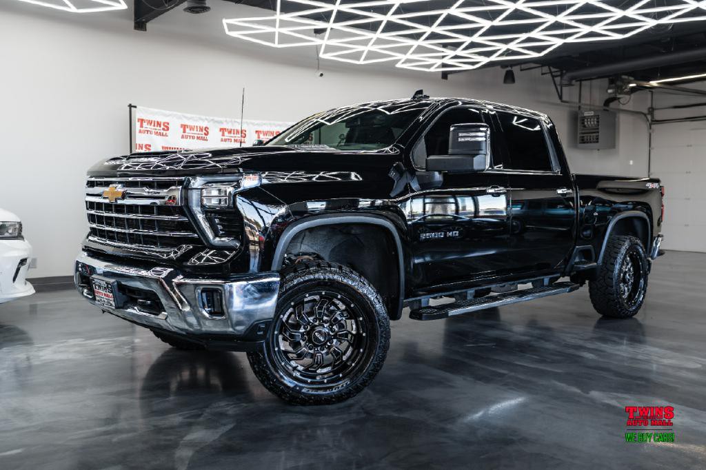 2024 Chevrolet Silverado 1500 Image 2