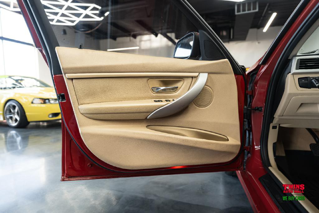 2014 BMW 3 Series Image 10