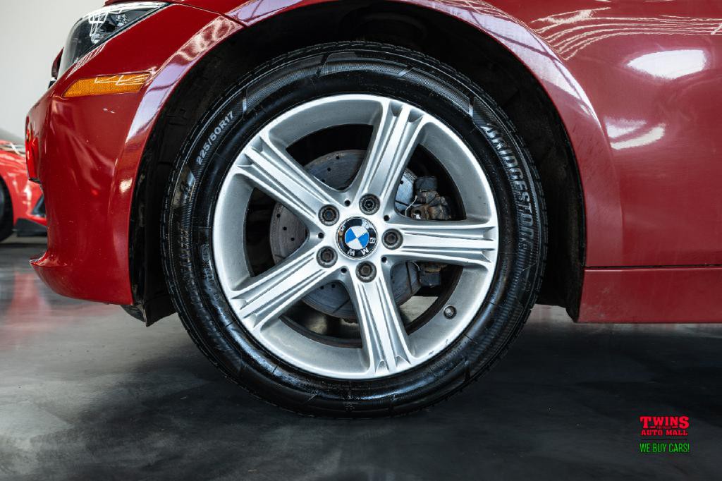 2014 BMW 3 Series Image 25