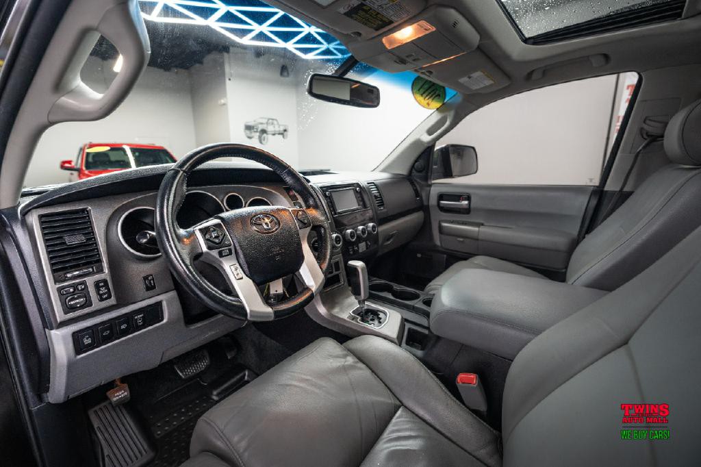 2017 Toyota Sequoia Image 11
