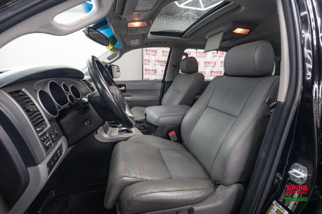 2017 Toyota Sequoia Image 12