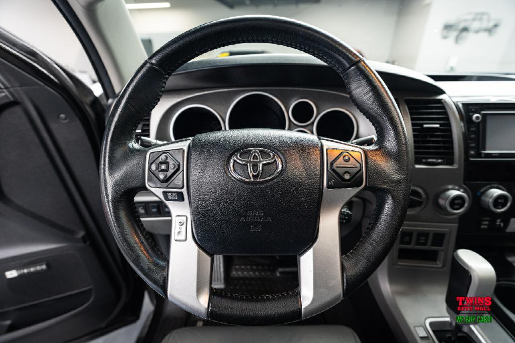 2017 Toyota Sequoia Image 19