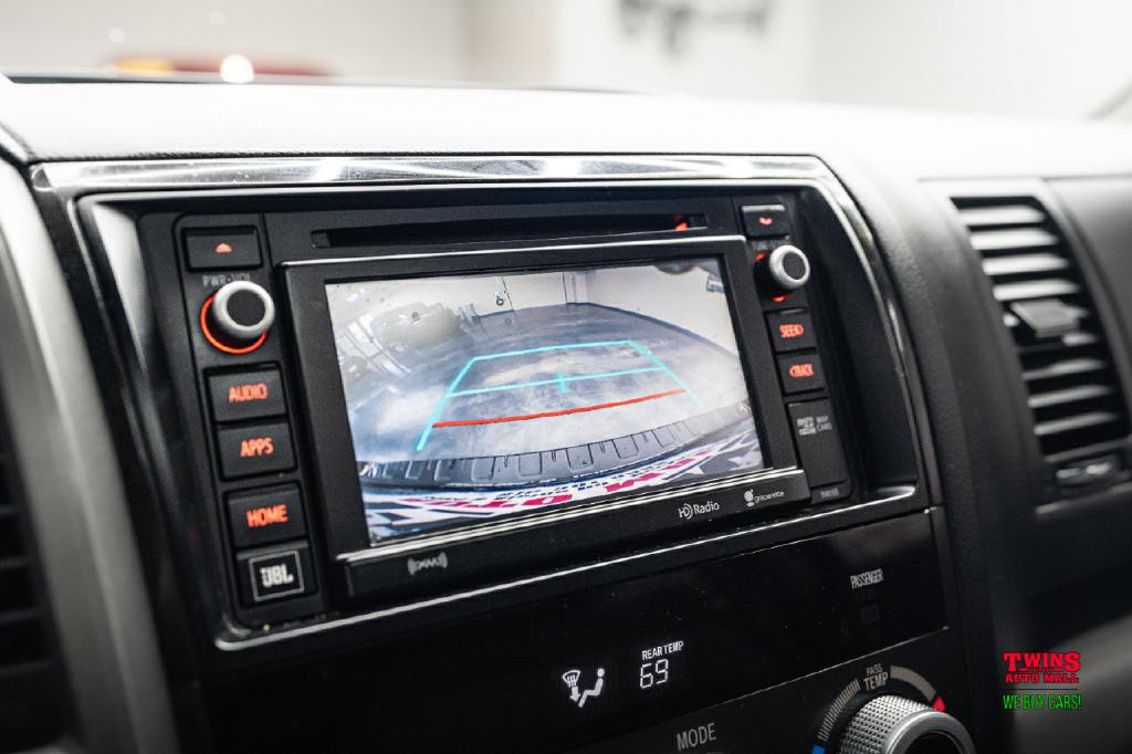 2017 Toyota Sequoia Image 21