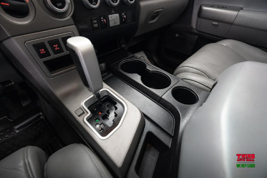 2017 Toyota Sequoia Image 22