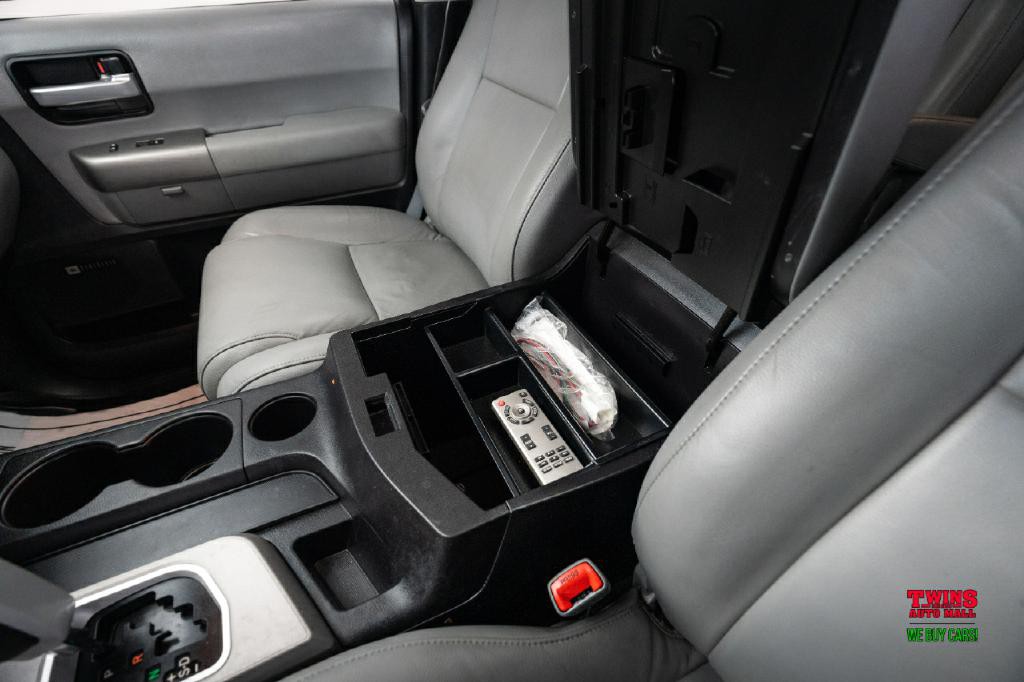 2017 Toyota Sequoia Image 27
