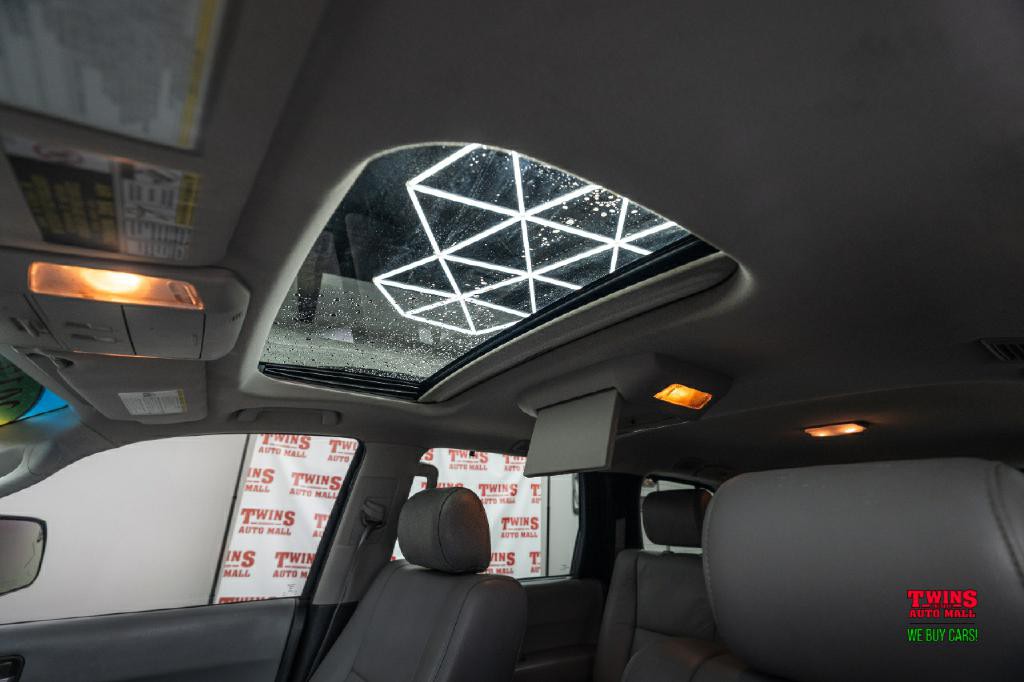 2017 Toyota Sequoia Image 28