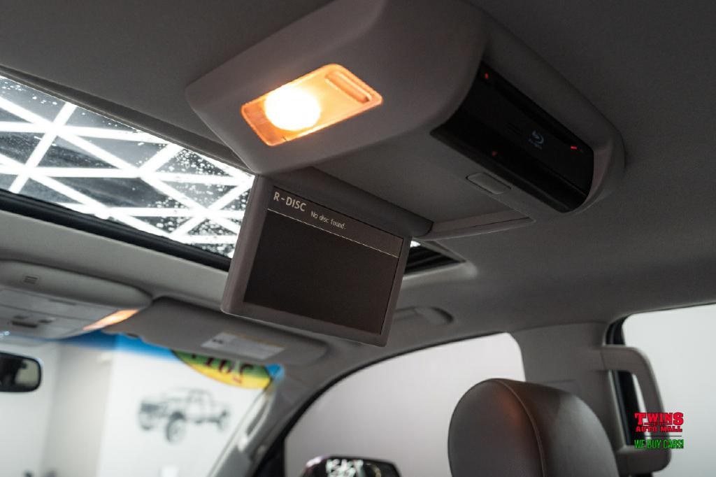 2017 Toyota Sequoia Image 29