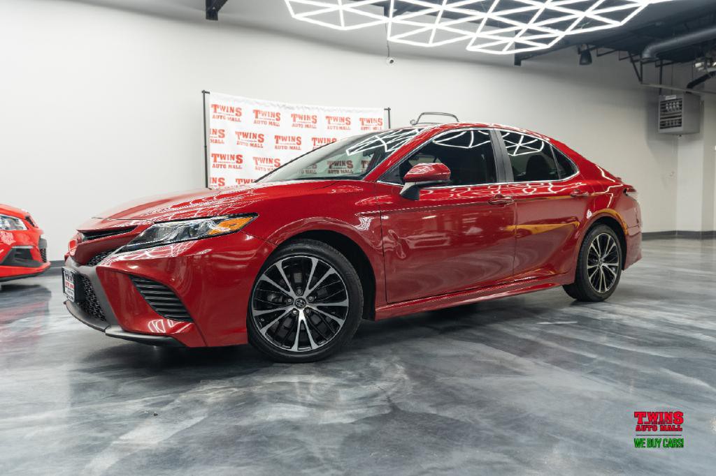 2019 Toyota Camry Image 2