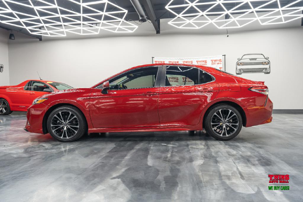 2019 Toyota Camry Image 3