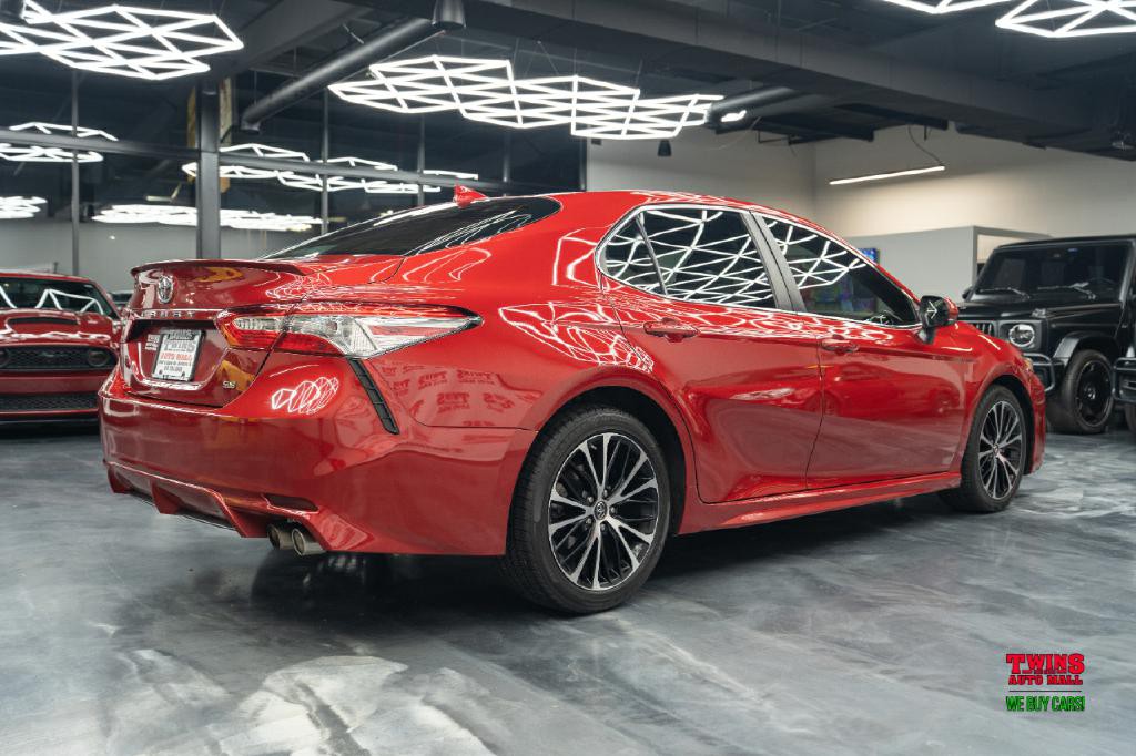 2019 Toyota Camry Image 6