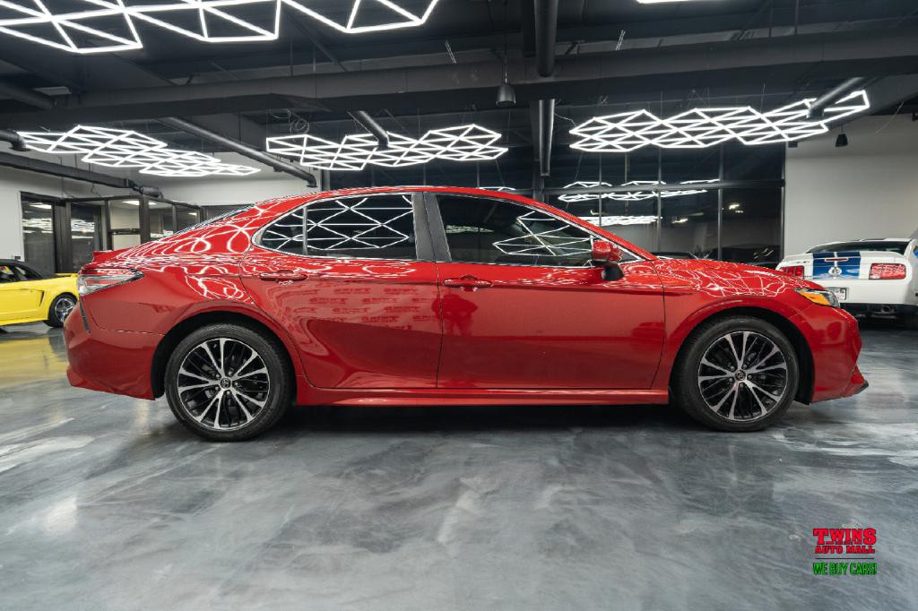 2019 Toyota Camry Image 7