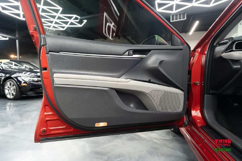 2019 Toyota Camry Image 10