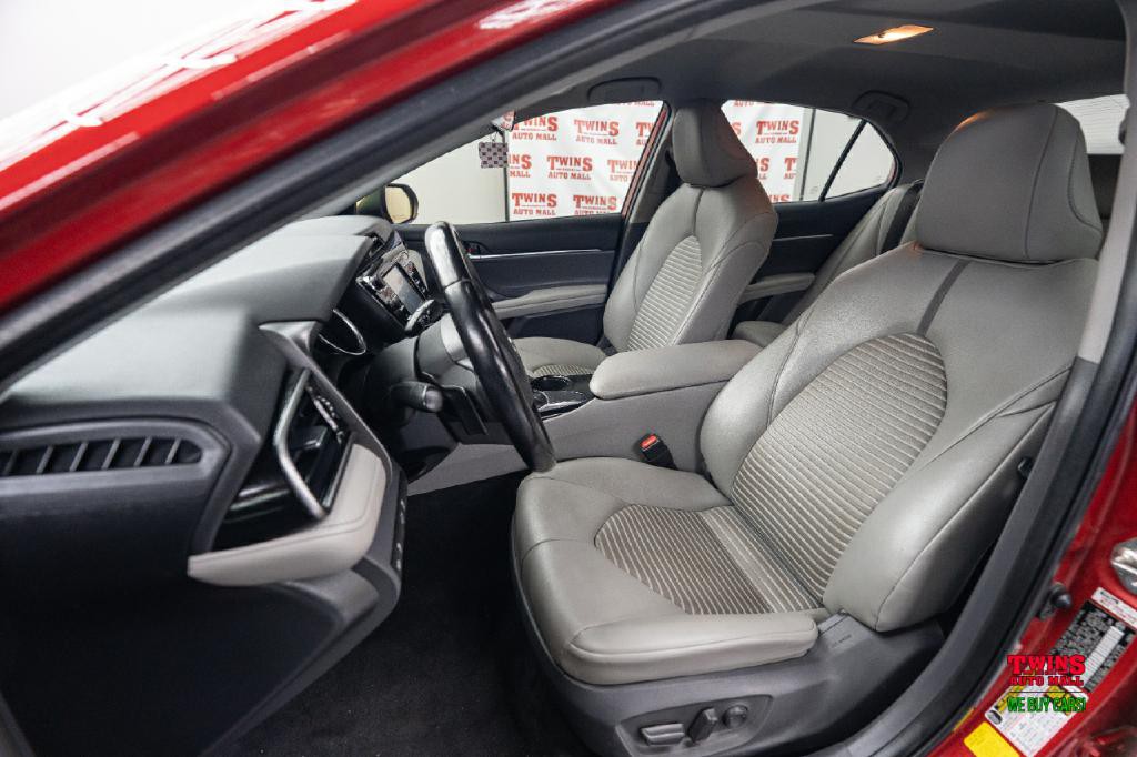 2019 Toyota Camry Image 12