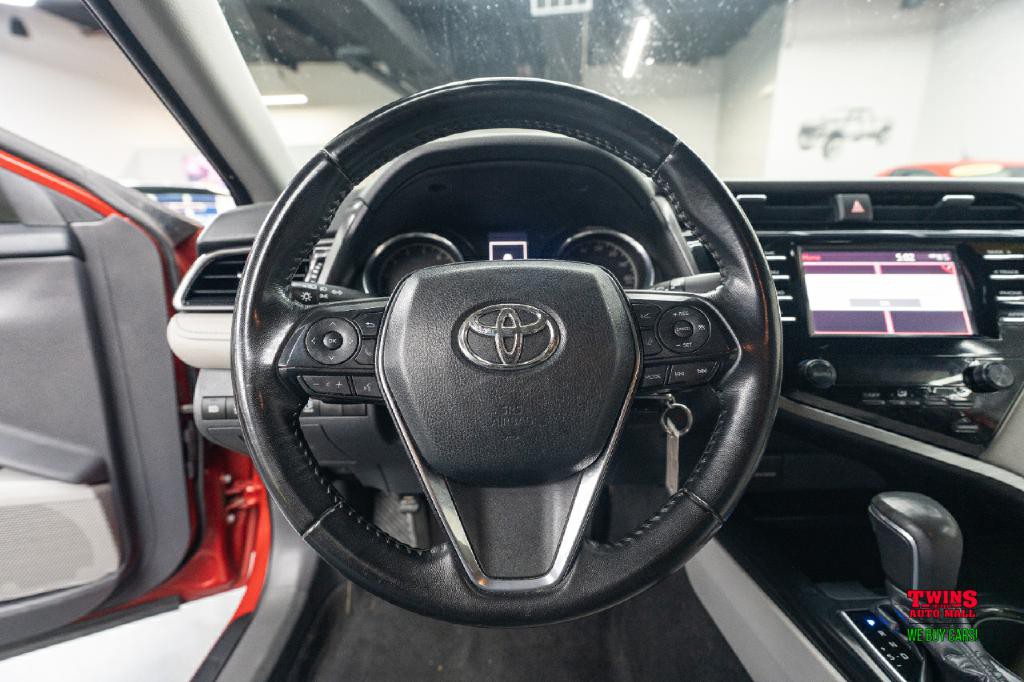 2019 Toyota Camry Image 17