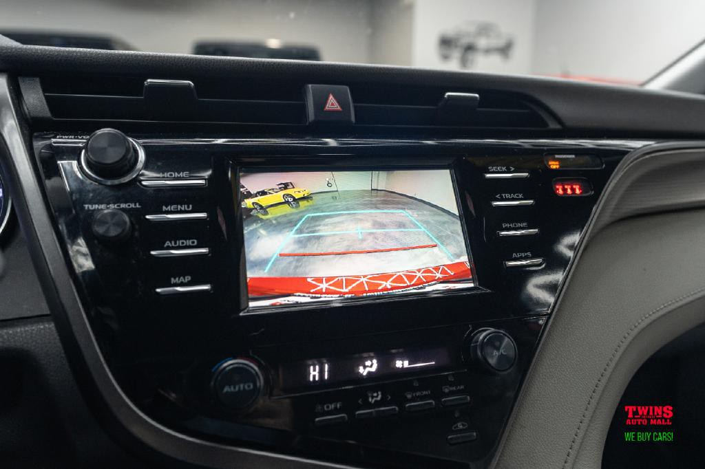 2019 Toyota Camry Image 19