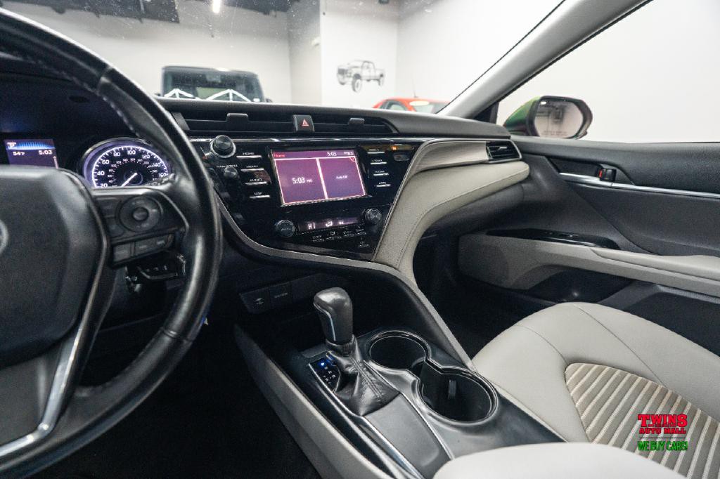 2019 Toyota Camry Image 20