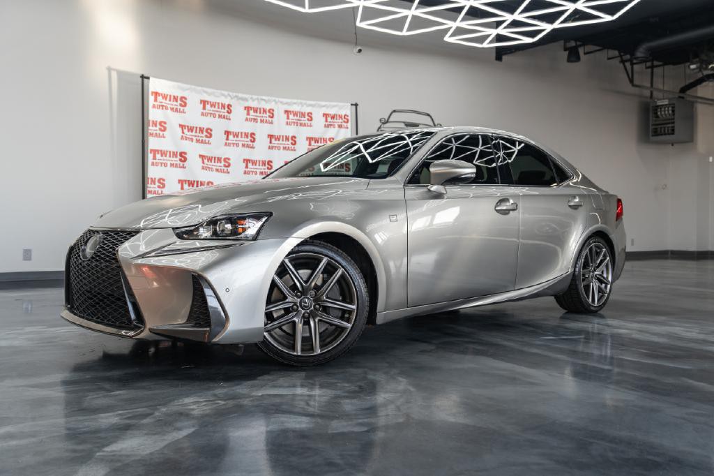 2019 Lexus IS Image 2