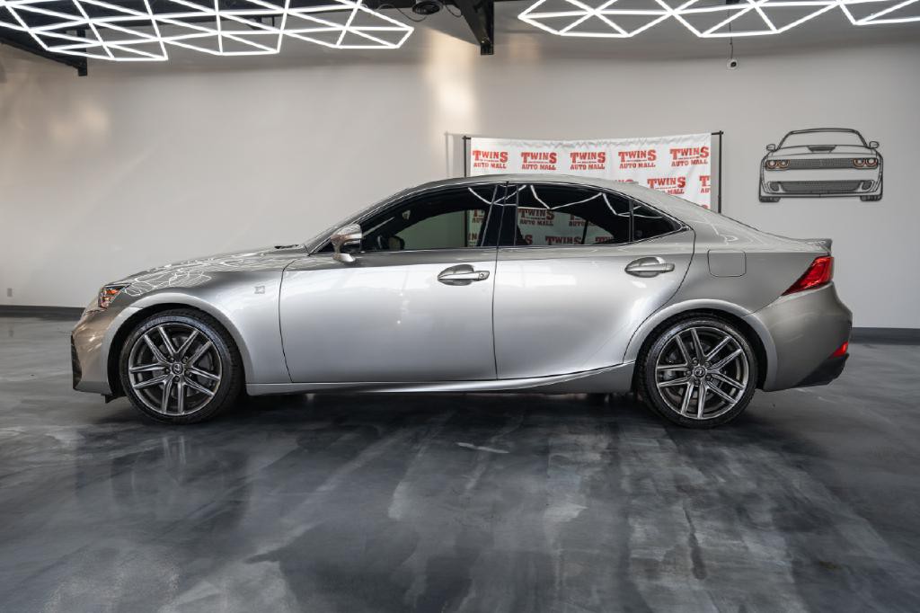 2019 Lexus IS Image 3