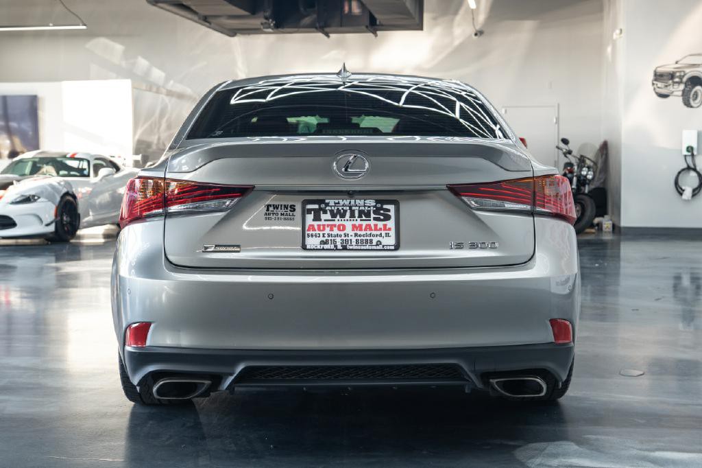 2019 Lexus IS Image 5