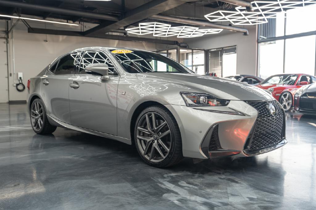 2019 Lexus IS Image 8