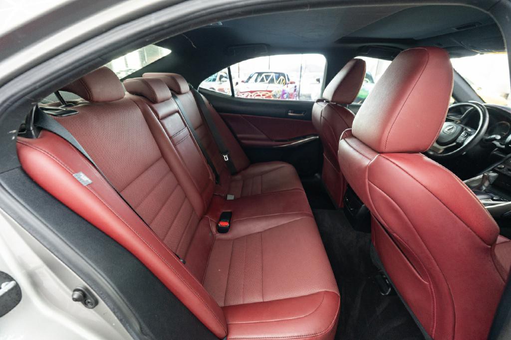 2019 Lexus IS Image 14