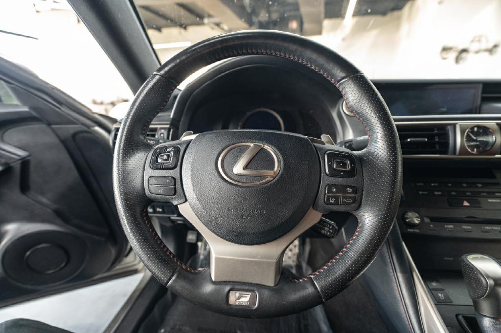 2019 Lexus IS Image 17