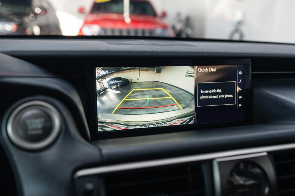 2019 Lexus IS Image 19